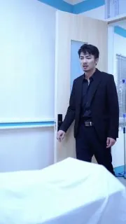 玻璃牢笼与白玫瑰