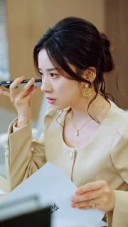 入职第一天，公司总裁是装穷老公